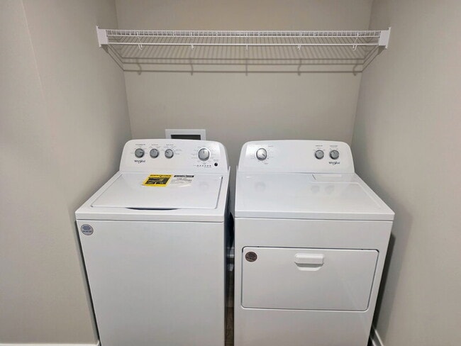 Building Photo - 655 NW Williamsburg Ln