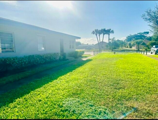Building Photo - 9305 Sunrise Dr