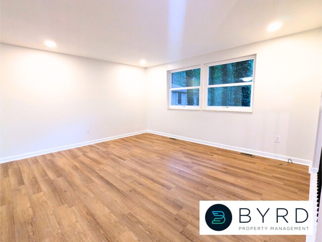 Building Photo - 13300 Farm Crest Ct