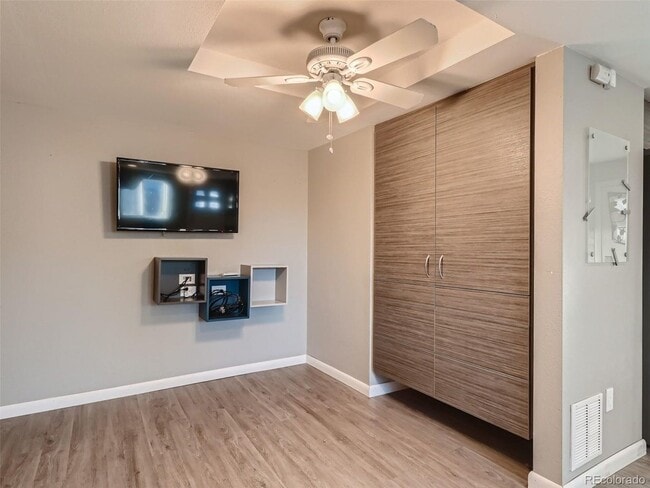 Building Photo - "Charming Studio Duplex Retreat in Englewood – Cozy 1 Bed, 1 Bath Gem!"