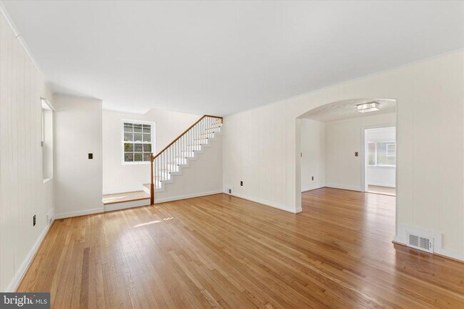 Building Photo - 9 N Greenbrier St