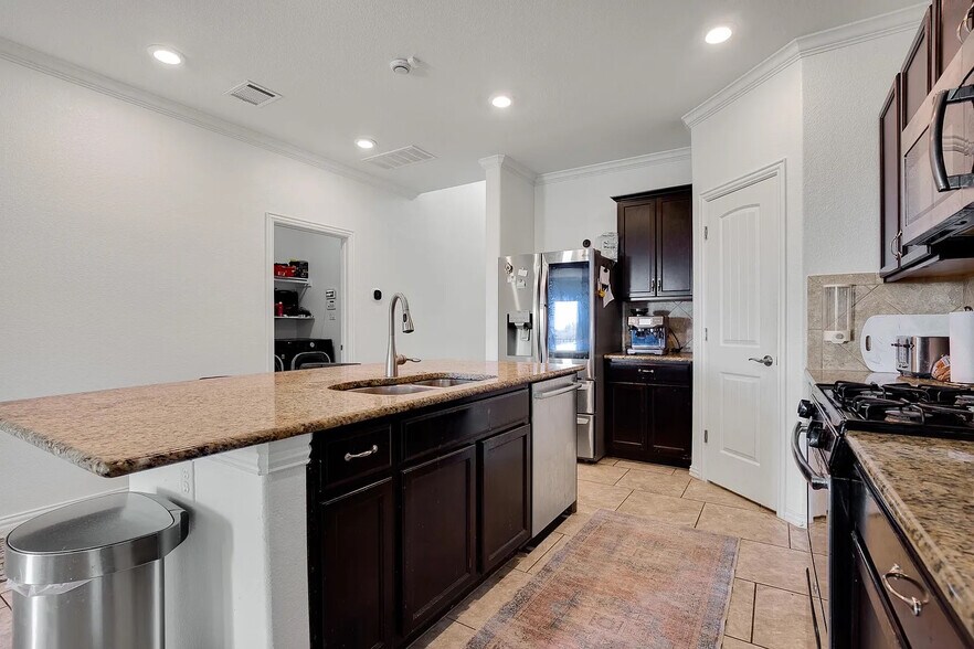 Building Photo - Room in House on Rancho Verde Dr