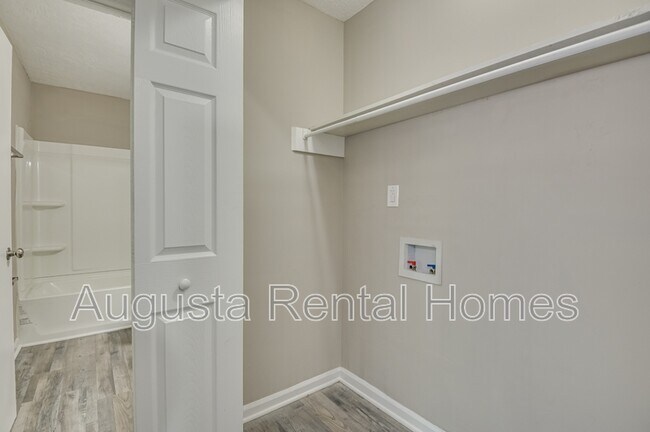 Building Photo - 150 Conifer Dr