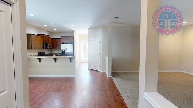 Building Photo - DEPOSIT FREE MOVE-IN WITH OBLIGO!  Orenco ...
