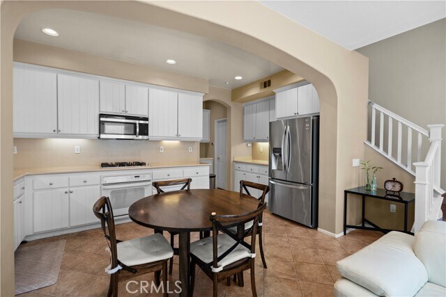 Building Photo - 18 Moonstone
