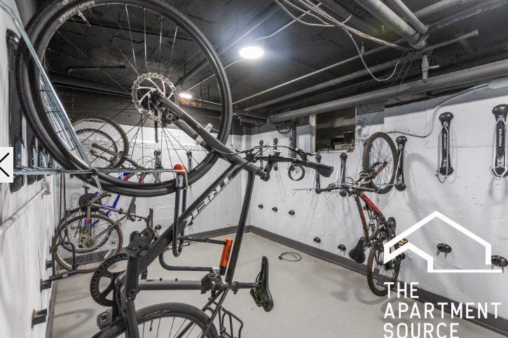 Building Photo - 505 W Belmont Ave