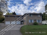 Building Photo - Spacious 3-BDR 1-BTH Apt w/ Garage & Laund...