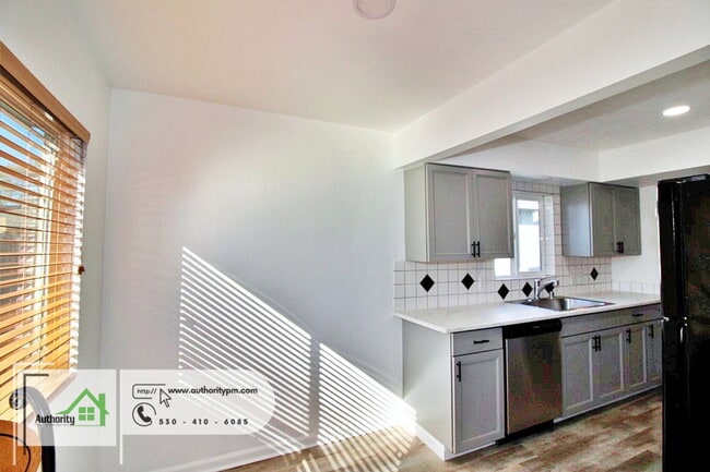 Building Photo - 2176 Oxford Rd