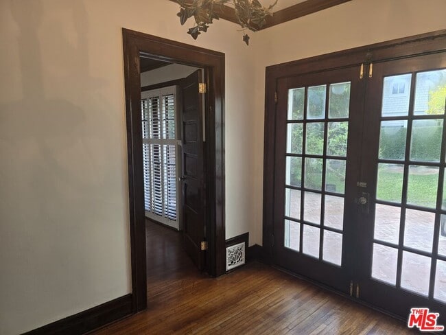 Building Photo - 317 S Norton Ave