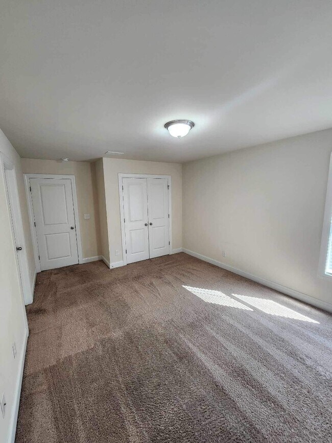 Building Photo - 5428 Sunset Lake Ln