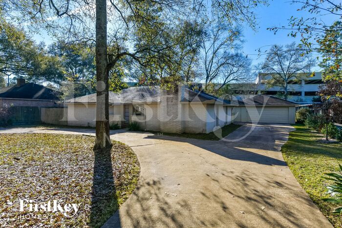 Building Photo - 214 Oakwood Dr