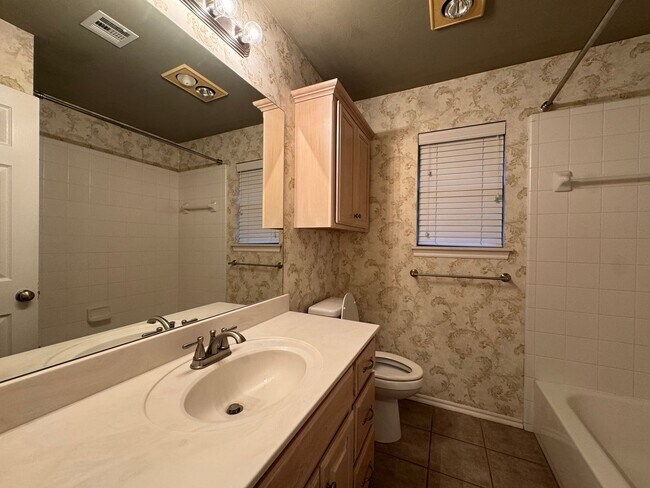 Building Photo - Spacious Home + North Edmond + 3 bedrooms + Study + Edmond Schools + Storm Shelter