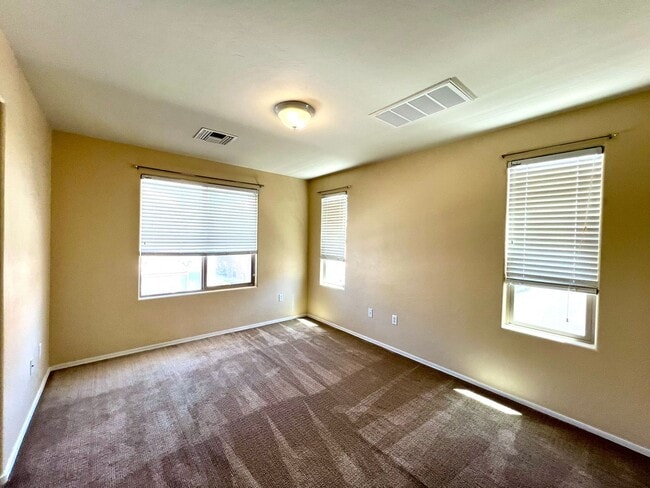 Building Photo - Nice 3 Bedroom Home in Sierra Morado