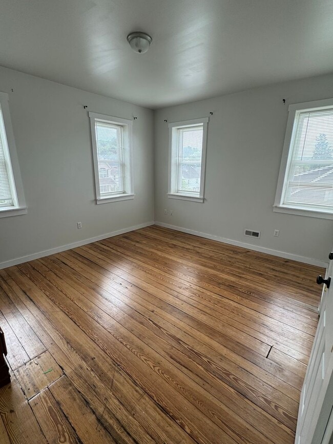 Building Photo - Lovely 5BD/2.5BA Twin in Downingtown Borough!