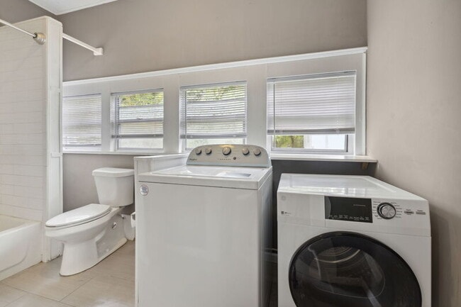 Building Photo - 687 Bridal Ave