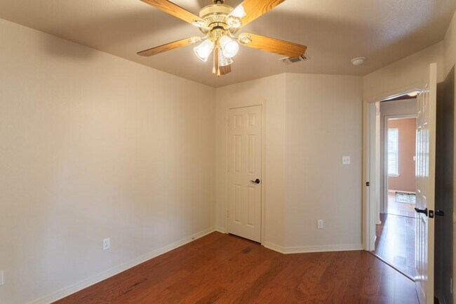 Building Photo - 1101 Cimarron Ct
