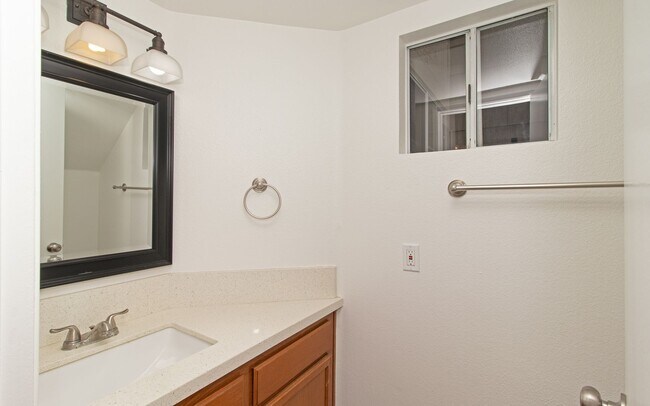 Building Photo - Home in the Community of Del Mar Highlands!