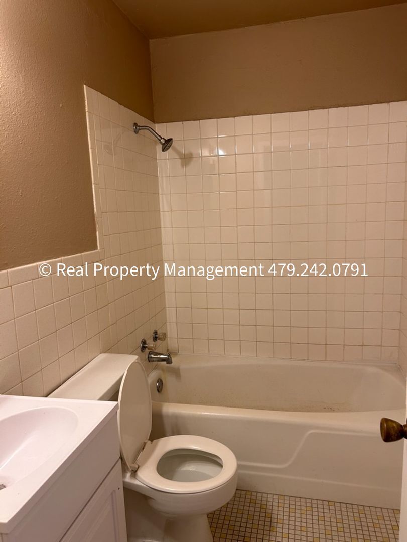 Building Photo - 2301 S V St