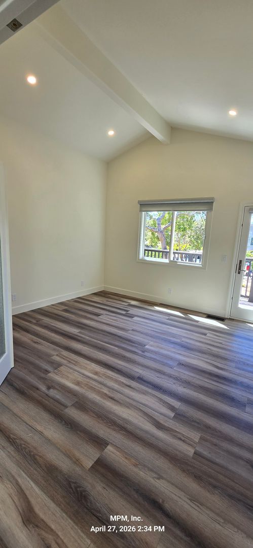 Building Photo - large custom home with peek a boo ocean views
