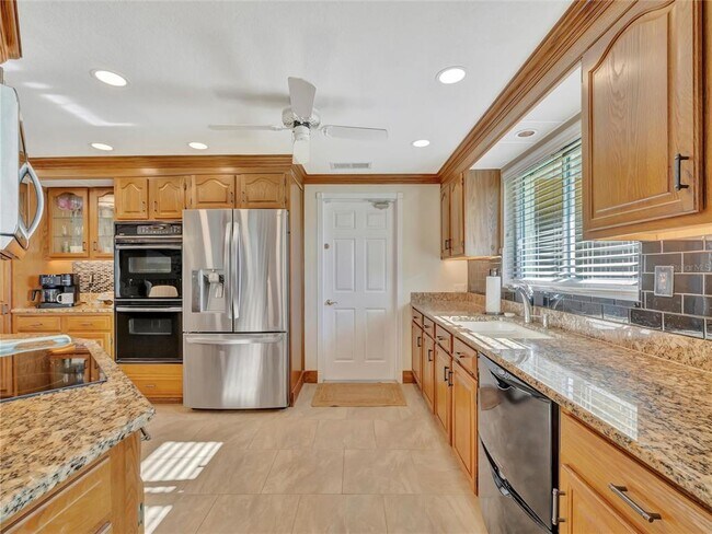 Building Photo - 10432 Sandpiper Rd W