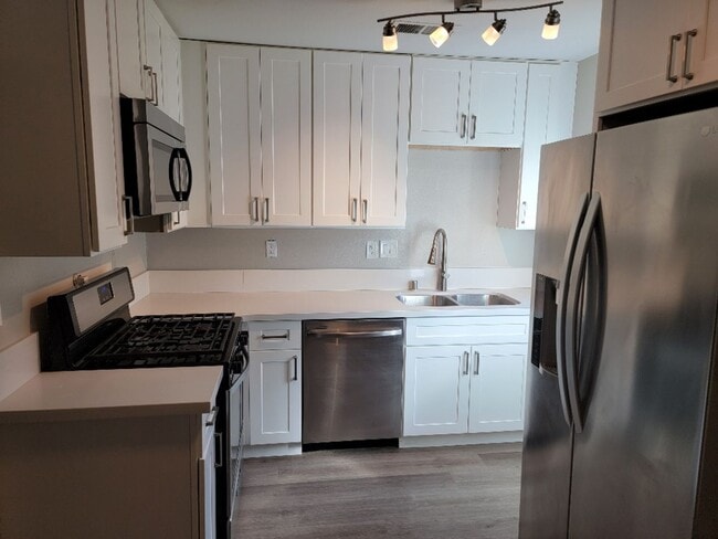 Building Photo - 3 BEDROOM**UPGRADES*CLOSE TO AREA SCHOOLS ...