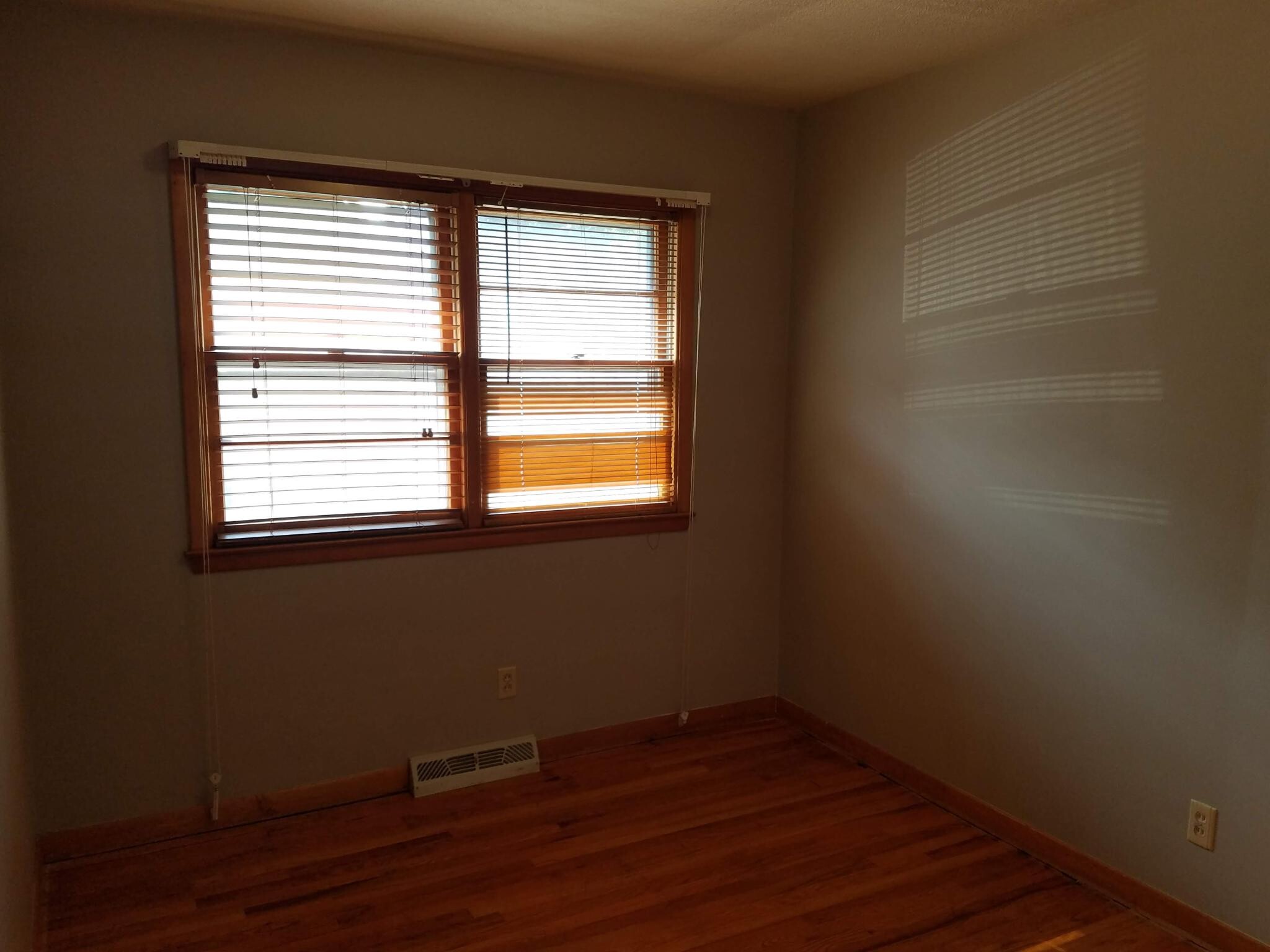 bedroom 2 - 4800 Lower Beaver Rd