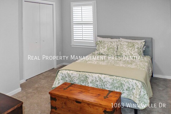 Building Photo - Fully Furnished, Newly Renovated