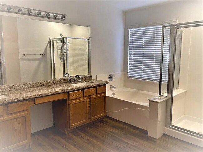 Building Photo - Stunning 3-bedroom 2 bath with SOLAR