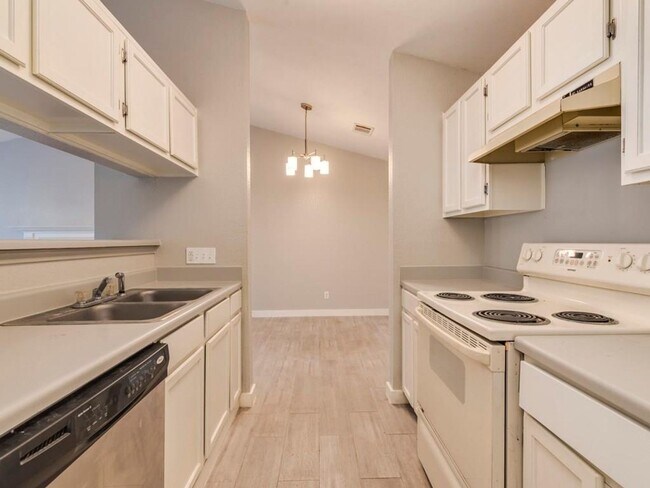 Building Photo - 9101 Japonica Ct