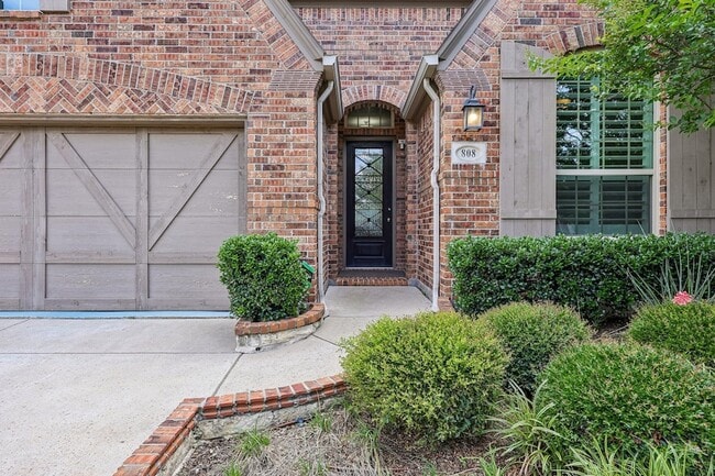 Building Photo - 808 Parkland Dr