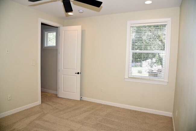 Building Photo - Modern Home in Bluewater Bay!