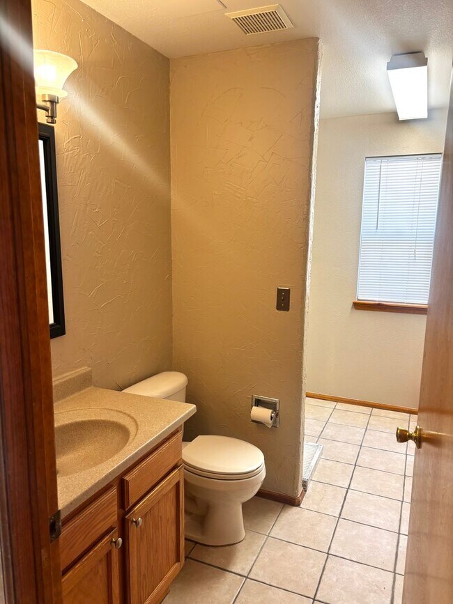 Building Photo - For Rent in Excellent Neighborhood! 80130