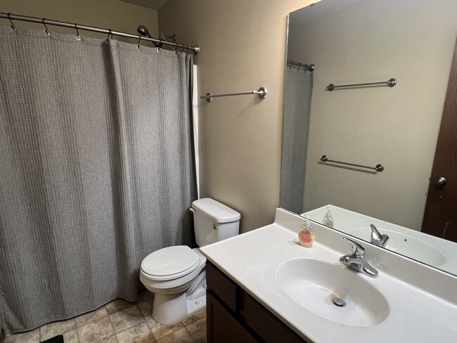 Building Photo - 5179 Castleview Dr NW