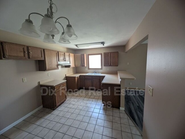 Building Photo - 8881 Davidgate Dr