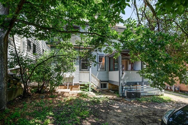 Building Photo - 416 Castle Pl