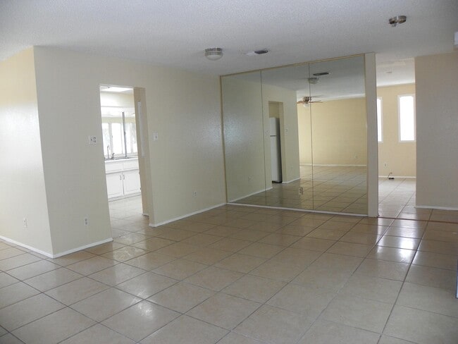 Building Photo - 11408 Lexington Ave NE