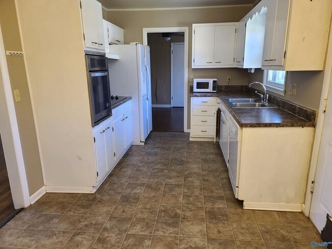 Building Photo - 3606 Northwest Crestmore Avenue