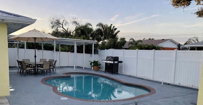 Building Photo - 8504 43rd Ave Dr W