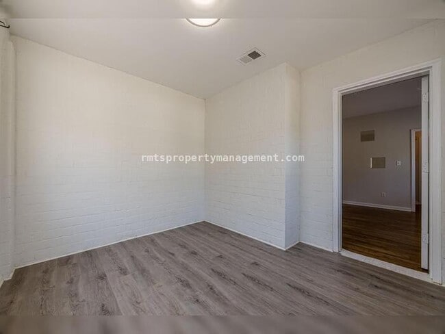 Building Photo - 1977 N Decatur Rd