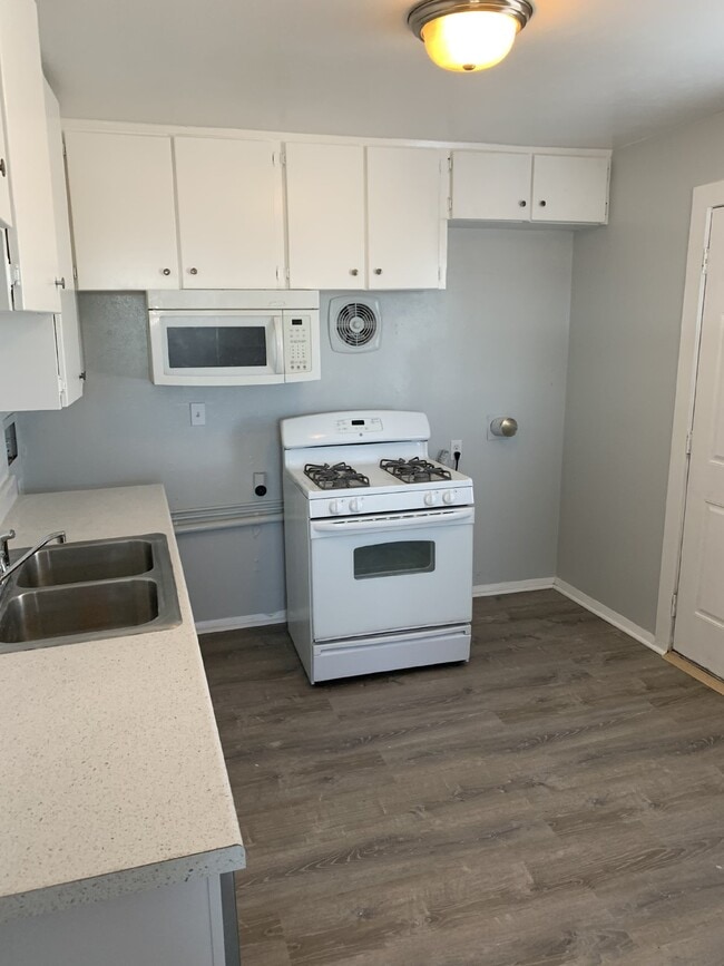 Building Photo - Cozy 2 Bedroom One Bath House For Rent