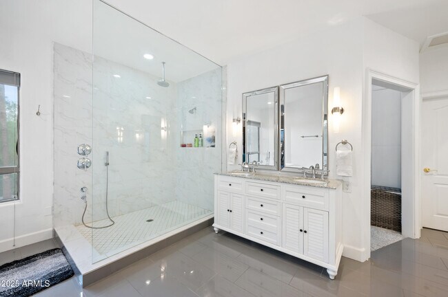 Building Photo - 630 S Boulder Ct