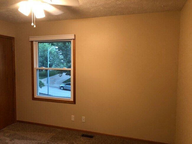 Building Photo - Bellevue Home for Rent