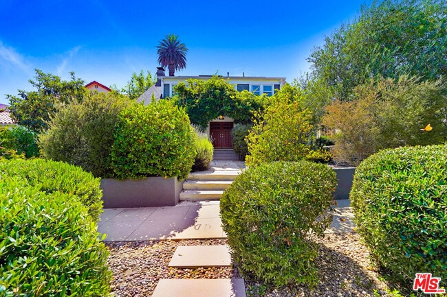 Building Photo - 2049 N Berendo St