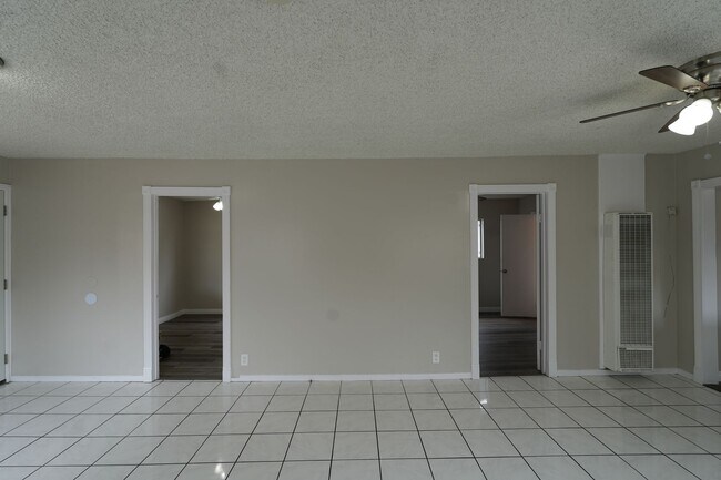 Building Photo - 440 RAYVON