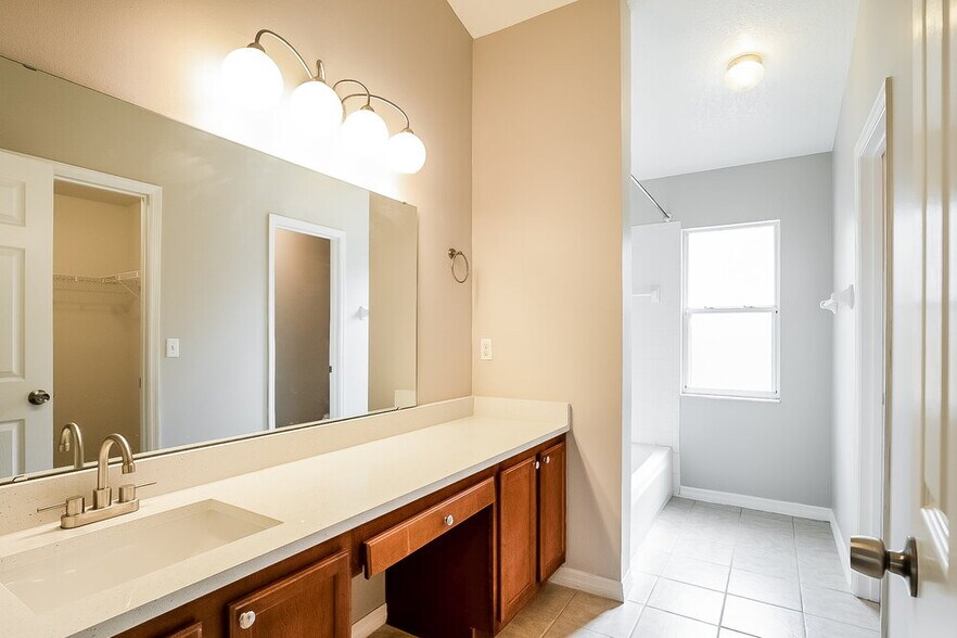 Building Photo - 303 Riunite Cir