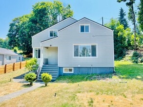 Building Photo - Renovated 4 bedroom 2 bath Home with Plenty of Space!
