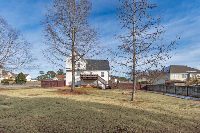 Building Photo - Gorgeous 4-bedroom, 2.5-bathroom home