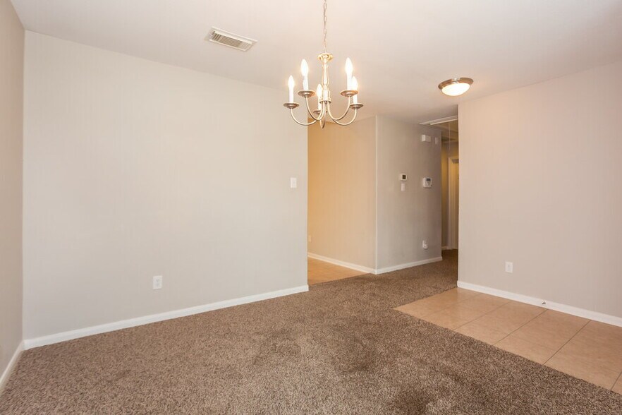 Building Photo - 2039 Diamond Crest Dr