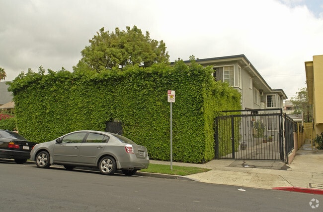 Front of building - 1444 N Fuller Ave Unit B