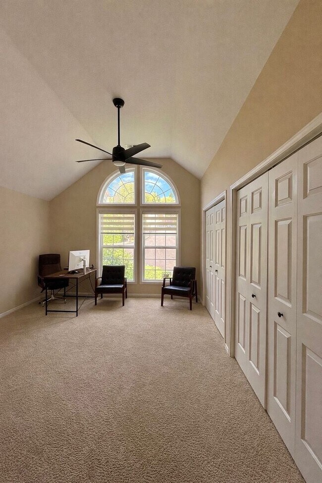 Building Photo - Beautifully Renovated 5 Bed + Bonus Room Home in Forest Heights with a Wrap-Around Porch, Designe...